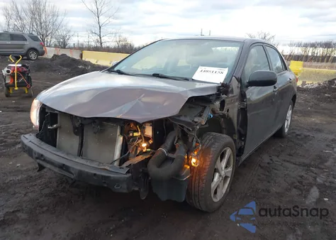 2013 Toyota Corolla Le Special Edition z USA, uszkodzony, nr VIN 2T1BU4EE4DC075966